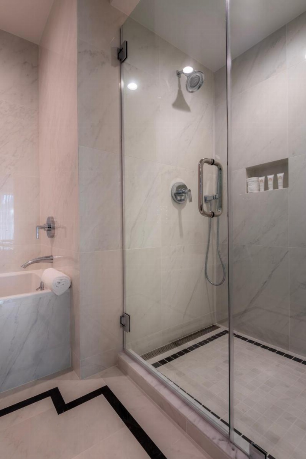 Beverly Hills Plaza Hotel Image 20