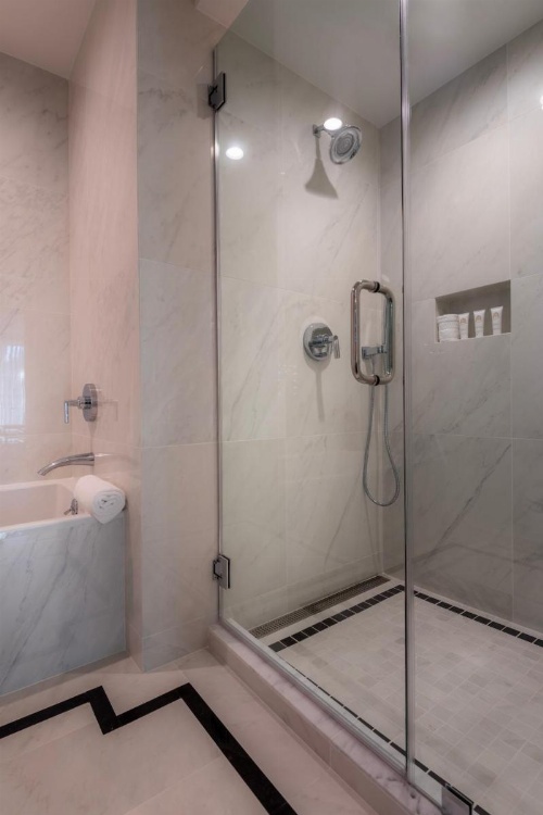 Beverly Hills Plaza Hotel image 20
